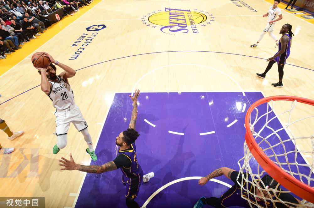 中展现了他 中展现了他