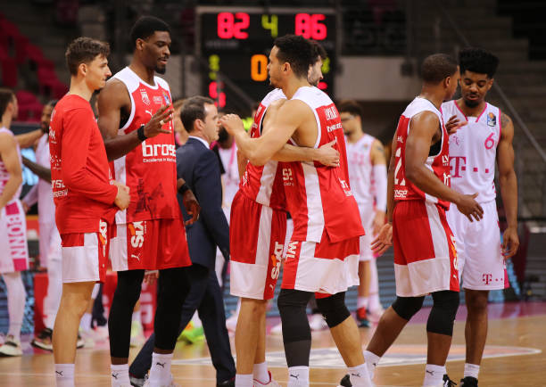 而重返赛场 而重返赛场