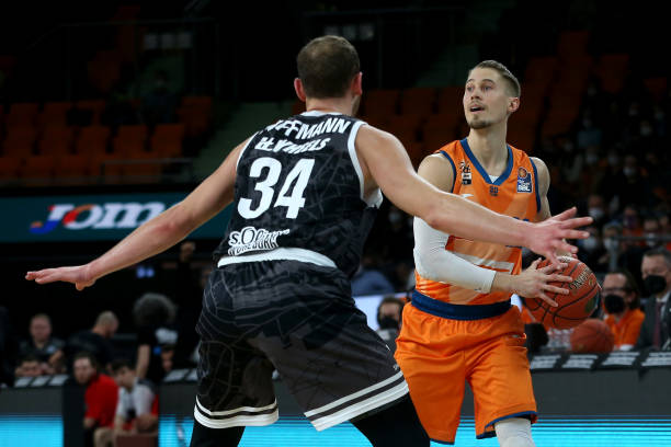 体现了她对 体现了她对